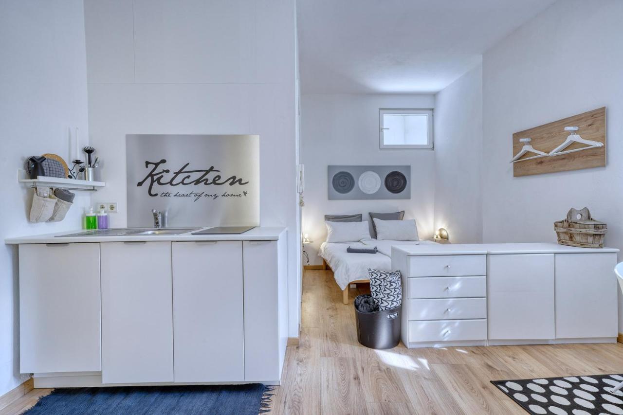 Zentral gelegenes Apartment mit Garage und Garten Kaltern Exterior foto